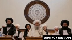 آرشیف - رئیس الوزرا و شمار دیگر از مقامات طالبان