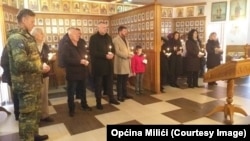 Pripadnik EUFOR-u Milićima tokom obilježavanja neustavnog Dana RS.