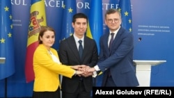 Miniștri de Externe ai României, R. Moldova și Ucrainei, de la stânga la dreapta: Luminița Odobescu, Mihail Popșoi și Dmitro Kuleba, Chișinău, 5 iulie 2024