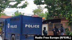 Косово: Косовската полиција ја чува општина Звечан. Српските власти на денешна седница на Советот за безбедност одлучија поради ситуацијата во Косово вооружените сили да останат на највисоко ниво на борбена готовност.