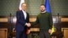 Președintele Ucrainei, Volodimir Zelenski (d) și premierul Poloniei, Donald Tusk (s). 22 ianuarie 2024.