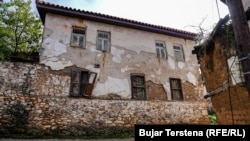 Shtëpi e braktisur në Janjevë.