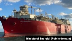 Vas cu gaz natural lichefiat american intrând în portul grecesc Alexandroupolis în aprilie 2024.
