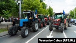 Fermierii au mers în marș pe bulevardul Ștefan cel Mare și Sfânt. Chișinău, 22 iunie. 