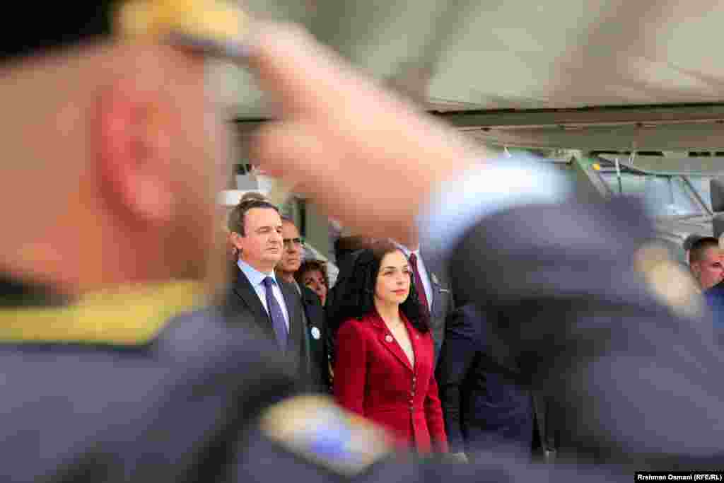 Presidentja e Kosovës, Vjosa Osmani, dhe kryeministri Albin Kurti, morën pjesë në ceremoninë e hapjes së stërvitjeve ushtarake "Defender Europe 2023". Kurti tha se kjo është ngjarja më e madhe stërvitore ushtarake që ka ndodhur ndonjëherë në Kosovë. 