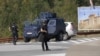 Policia e Kosovës në një rrugë në afërsi të fshatit Banjskë, në veri të Kosovës më 26 shtator 2023.
