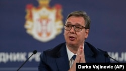 Presidenti i Serbisë, Aleksandar Vuçiq, gjatë një konference me gazetarë. 