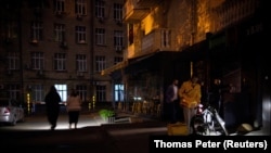 Rusia a bombardat masiv infrastructura energetică a Ucrainei pentru a epuiza și teroriza populația. 