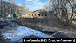 Обстріл пошкодив 16 багатоквартирних будинків, вісім приватних будинків, дитячий дошкільний заклад, будівлю Костянтинівської державної податкової інспекції