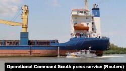 Un cargobot sub pavilion turcesc a lovit joi o mină în Marea Neagră, în largul coastelor României. Fotografie generică