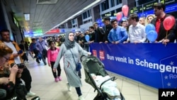 La 31 martie, românii salutau la aeroportul Otopeni din București intrarea României în spațiul Schengen, pusă în aplicare mai întâi la frontierele aeriene și navale.