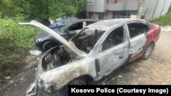 Izgorela vozila u Severnoj Mitrovici, 1. jun 2024.