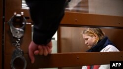 Daria Trepova participă la o ședință de judecată la tribunalul districtual Basmannîi din Moscova pe 4 aprilie.
