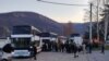 Автобуси тргнуваат на секој час.