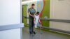 Një palaço duke i argëtuar pacientët dhe familjet jashtë ndërtesës kryesore të spitalit të fëmijëve Ohmatdut të Kievit më 31 maj.<br />
<br />
Një raketë lundruese ruse goditi ndërtesën e Departamentit të Toksikologjisë më 8 korrik.