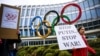 Protesti protiv učešća ruskih i beloruskih sportista na Olimpijskim igrama u Parizu 2024. zbog rata u Ukrajini, Lozani, Švajcarska, 25. mart 2023. 