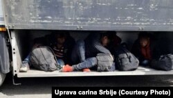 Në mesin e majit të vitit 2021, tetë emigrantë u gjetën në një kamion që transportonte patate nga Greqia në Beograd, në kufirin midis Maqedonisë së Veriut dhe Serbisë.