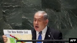 Израелскиот премиер, Бенјамин Нетанјаху, покажува мапа за време на говорот на Генералното собрание на Обединетите нации, 22 септември 2023 година.