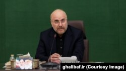 محمدباقر قالیباف مدعی شده که در قانون عفاف و حجاب، «گشت ارشاد به طور کامل حذف شده است»