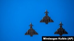 Борбени авиони над Вилнус на денот на независноста на Литванија, 11 март 2022