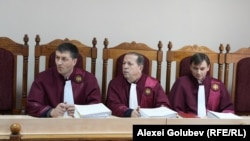 Судьи ВСП, рассматривающие дело Додона, слева направо: Геннадий Еремчук (временно переведен), Анатолий Цуркан, Ион Маланчук (временно переведен).