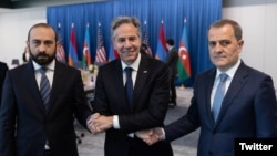 ԱՄՆ պետքարտուղար Էնթոնի Բլինքեն, Հայաստանի և Ադրբեջանի արտգործնախարարներ Արարատ Միրզոյան և Ջեյհուն Բայրամով, Արլինգթոն, 1-ը մայիսի, 2023թ.