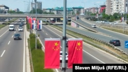 Rrugët e Beogradit të stolisura me flamuj të Kinës. Maj, 2024.
