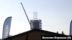 Най-високата фигура на Паметника на Съветската армия беше премахната напълно във вторник.