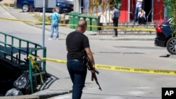 Policija na ulicama Gradačca nakon ubistva, 11. augusta 2023.