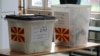 Kutitë e votimit për zgjedhjet parlamentare dhe ato presidenciale, Shkup, 8 maj 2024.