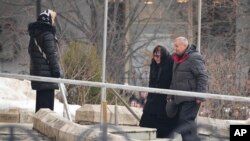 Родителите на опозицискиот лидер Алексеј Навални, мајката Људмила и таткото Анатолиј, 1 март, Москва, 2024 година