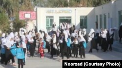 بسیاری از دانش آموزان مکاتب ابتدایی در افغانستان پس از فراغت از صنف ششم با نا امیدی صنوف خود را ترک می کنند