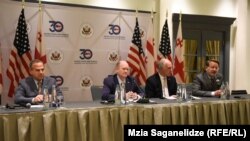 ამერიკელი სენატორებისა და კონგრესმენების პრესკონფერენცია თბილისში. 21 აპრილი, 2022 წელი.
