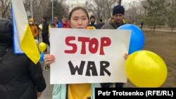 Митинг против войны в Украине. Алматы, 6 марта 2022 года.
