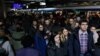 Dimineața și după-amiaza, când fluxul de călători era cel mai mare, trenurile de la metrou circulau și din 5 în 5 minute. Începând din iulie, călătorii așteaptă și 15 minute.