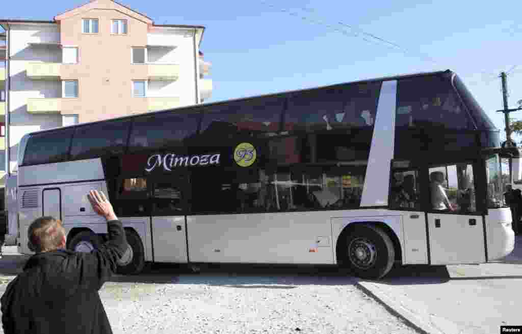 Nj&euml; burr&euml; p&euml;rsh&euml;ndet t&euml; af&euml;rmit e tij q&euml; po nisen...
