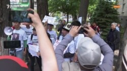 Алматыда полиция митингге чыккандарды кармап кетти 