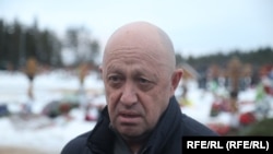 "Вагнердин" негиздөөчүсү Евгений Пригожин жалданма жоокерди акыркы сапарга узатуу зыйнатында. 24-декабрь, 2022-жыл
