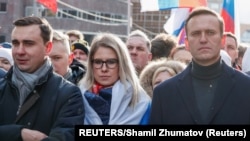 Ruski opozicionari Ivan Ždanov, Ljubov Sobol i Aleksej Navaljni na skupu povodom obilježavanja godišnjice ubistva opozicionog političara Borisa Nemcova i u znak protesta protiv predloženih izmjena ustava zemlje, u Moskvi, Rusija, 29. februara 2020. 