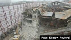 Ruinele teatrului din Mariupol, decembrie 2022.
