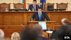 Премиерот Кирил Петков зборува во бугарскиот парламент
