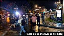 Протести пред Собрание против францускиот предлог. Полицијата приведе дел од демонстрантите