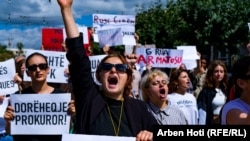 Një nga protestat në Prishtinë kundër dhunës ndaj grave.