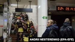 Киев, засолнети во метро