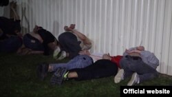 Затрыманыя міліцыяй удзельнікі пратэстаў у Менску. 11 жніўня 2020 году.