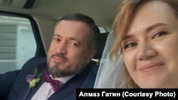Алмаз Гатин Лилия Чанышева белән (Туйдан архив фотосы)