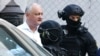 Fostul presedinte Igor Dodon este reținut într-un dosar penal de corupție și trădare de Patrie de către membri ai Serviciului de Informații și Securitate din Republica Moldova, Chișinău, 24 mai 2022.