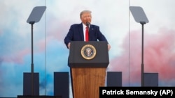 Американскиот претседател Доналд Трамп за време на говорот на прославата на Денот на независноста.
