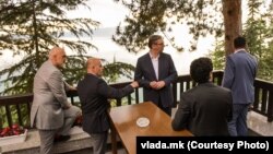 Премиерите на Албанија и Македонија Еди Рама и Димитар Ковачевски, српскиот претседател Александар Вучиќ, црногорскиот премиер Дритан Абазовиќ и Зоран Тагелтија од БиХ на самитот на Отворен Балкан во Охрид