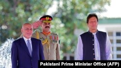 پخوانی عکس: د پاکستان وزيراعظم عمران خان او افغان ولسمشر محمد اشرف غني